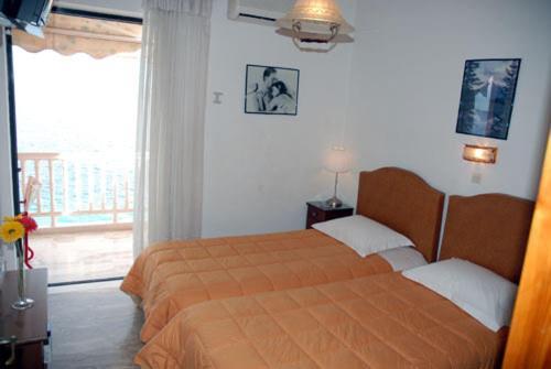 Antonios Rooms Akrata Exterior photo